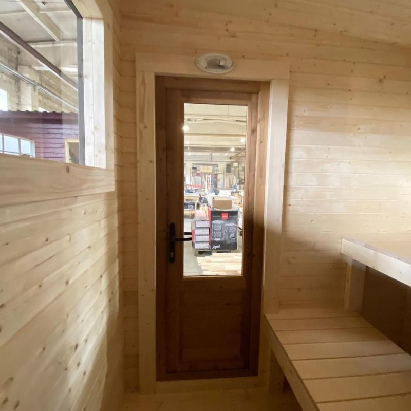 Woodyu-ogrodowa-sauna-domek-box-l-wnetrze-drzwi.jpg
