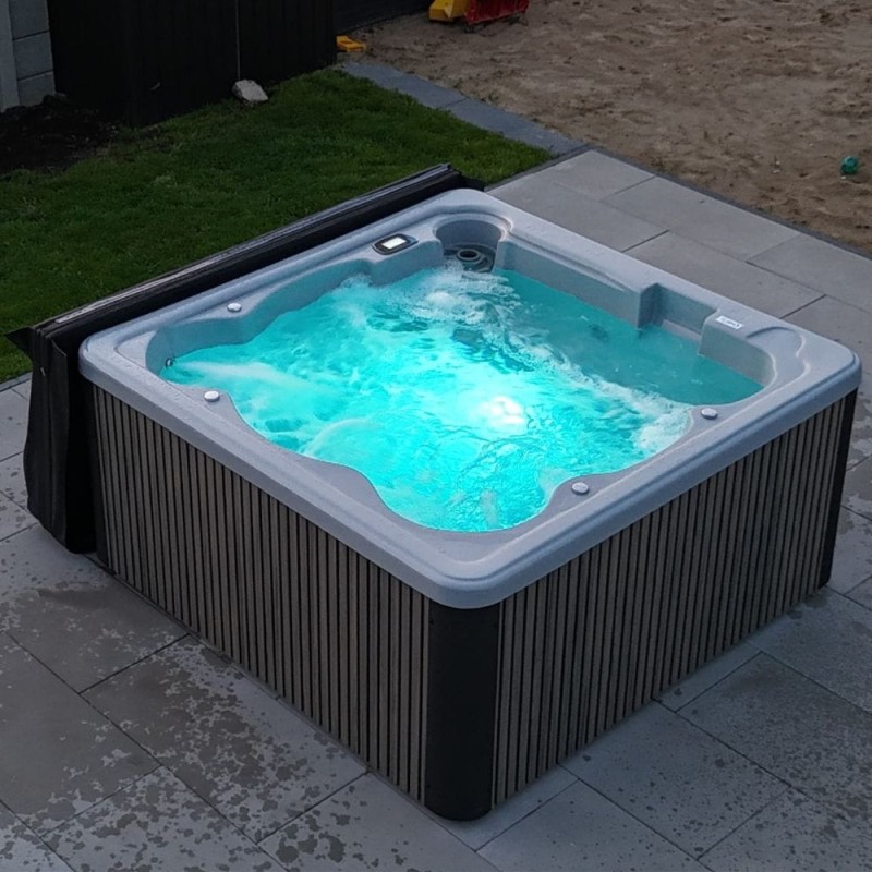 Wanna-Spa-Ogrodowa-Z-Hydromasazem-6-osobowa-led-rgb-Woodyu.jpg