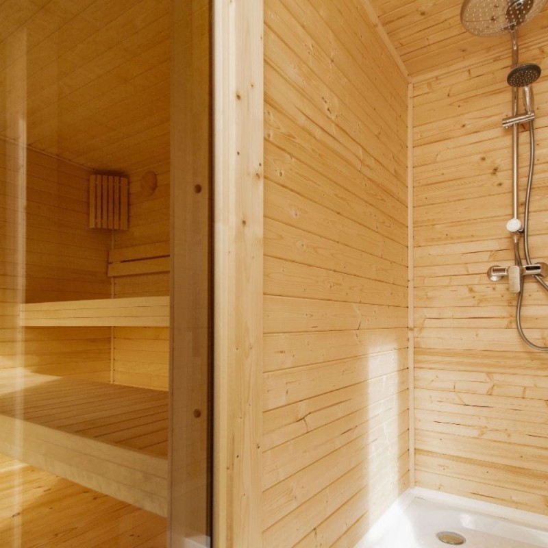 WoodyU-kwadratowa-sauna-finska-ogrodowa-premium-z-prysznicem-14.jpg