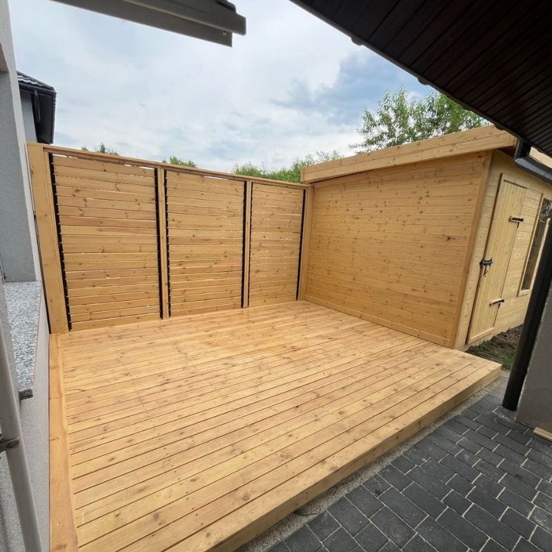 WoodyU-Pergola-Z-Azurowym-Plotkiem-Ruchomym.jpg