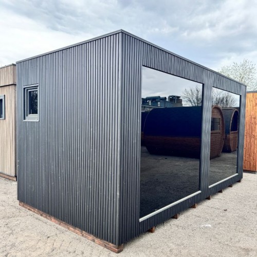 nowoczesna-sauna-ogrodowa-comfort-m-240x480-panoramiczne-okna.jpg